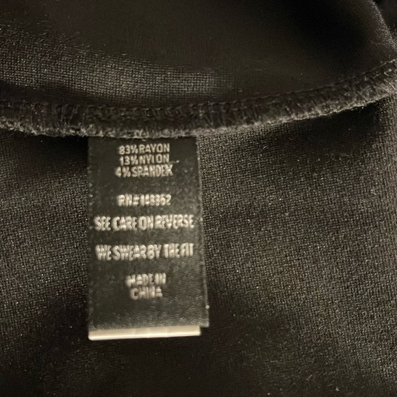 NWOT Torrid Pencil Skirt. 6” Back Slit. 26” Length. Torrid Size 0=12 - Picture 3 of 5